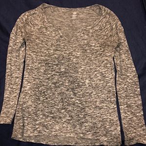Gray long sleeve v-neck sweater